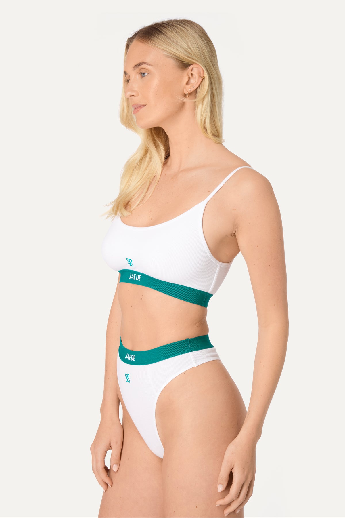 Signature Cami Bralet