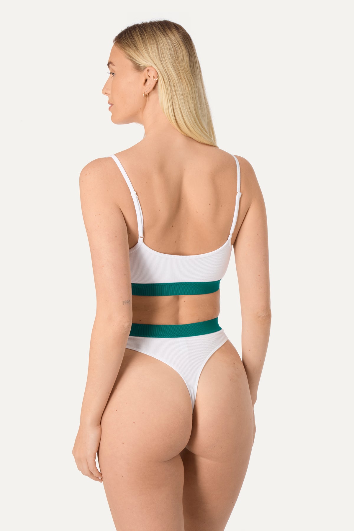 Signature Cami Bralet